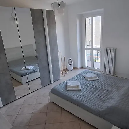 Apartment A 5 Minuti A Piedi Dal Maggiore E Dalla Stazione Casarona Arona