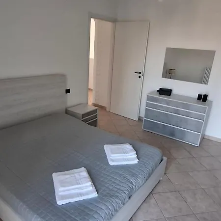 Apartment A 5 Minuti A Piedi Dal Maggiore E Dalla Stazione Casarona